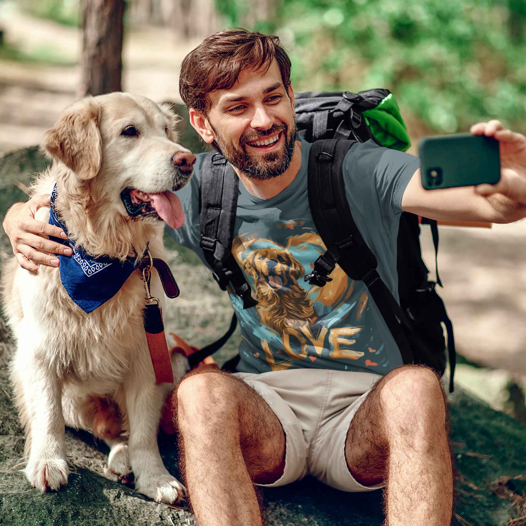 Golden-Retriever-Hiker